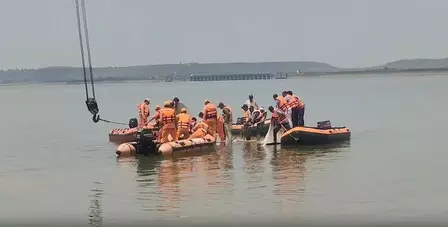 बरगी बांध हादसा: मृतकों की संख्या को लेकर स्थिति स्पष्ट नहीं, सवालों के घेरे में प्रशासन बरगी बांध हादसा: मृतकों की संख्या को लेकर स्थिति स्पष्ट नहीं, सवालों के घेरे में प्रशासन
