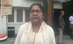 स्ट्रांग रूम खोलकर लाइट जलाई और फिर...: TMC नेता डोला सेन का वीडियो शेयर कर धांधली का बड़ा आरोप स्ट्रांग रूम खोलकर लाइट जलाई और फिर...: TMC नेता डोला सेन का वीडियो शेयर कर धांधली का बड़ा आरोप