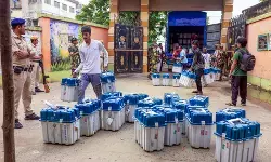 पश्चिम बंगाल: चुनाव आयोग के दोबारा मतदान कराने के फैसले का भाजपा नेताओं ने किया स्वागत पश्चिम बंगाल: चुनाव आयोग के दोबारा मतदान कराने के फैसले का भाजपा नेताओं ने किया स्वागत