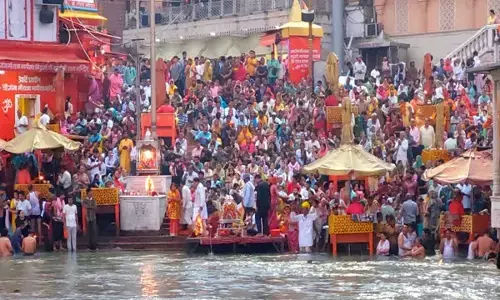 बुद्ध पूर्णिमा पर आस्था का सैलाब: प्रयागराज और हरिद्वार में हजारों श्रद्धालुओं ने किया पवित्र स्नान बुद्ध पूर्णिमा पर आस्था का सैलाब: प्रयागराज और हरिद्वार में हजारों श्रद्धालुओं ने किया पवित्र स्नान