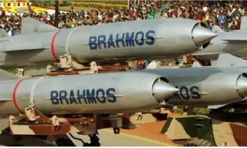 इंडोनेशिया के बाद अब वियतनाम को ब्रह्मोस देगा भारत, 5800 करोड़ के सौदे की संभावना इंडोनेशिया के बाद अब वियतनाम को ब्रह्मोस देगा भारत, 5800 करोड़ के सौदे की संभावना