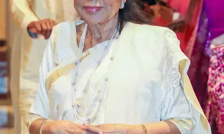 आशा भोंसले के सम्मान में सरकार ने बरेली में लगाया 14 फीट का झुमका: मनोज मुंतशिर का दिलचस्प खुलासा आशा भोंसले के सम्मान में सरकार ने बरेली में लगाया 14 फीट का झुमका: मनोज मुंतशिर का दिलचस्प खुलासा
