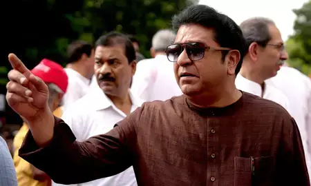 राज ठाकरे ने महाराष्ट्र दिवस समारोह को लेकर सरकार पर साधा निशाना, उदासीनता का लगाया आरोप राज ठाकरे ने महाराष्ट्र दिवस समारोह को लेकर सरकार पर साधा निशाना, उदासीनता का लगाया आरोप