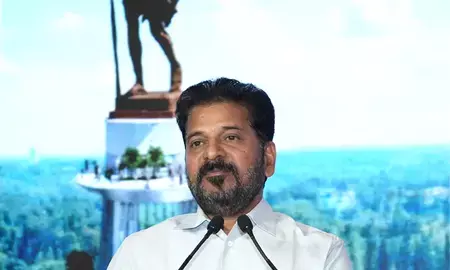तेलंगाना: सीएम ने आरटीसी कर्मचारियों की मांगों पर कार्रवाई का भरोसा दिया तेलंगाना: सीएम ने आरटीसी कर्मचारियों की मांगों पर कार्रवाई का भरोसा दिया