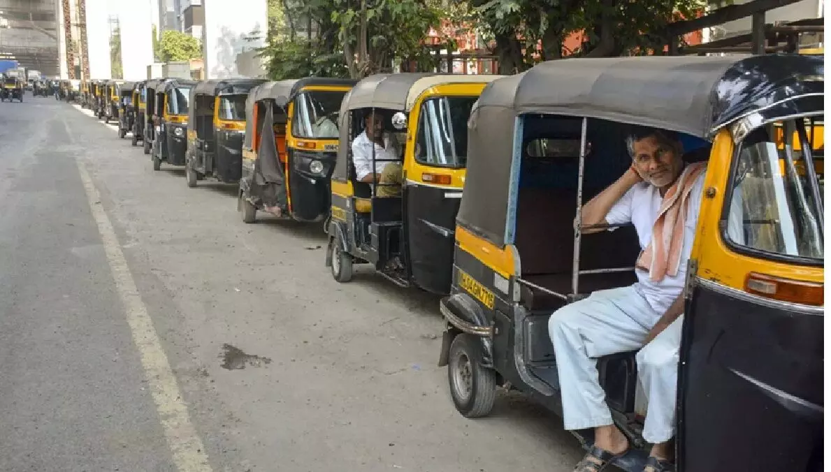 महाराष्ट्र में ऑटो वालों के लिए मराठी अनिवार्य, बिफरे भाजपा के यूपी-बिहार वाले सहयोगी महाराष्ट्र में ऑटो वालों के लिए मराठी अनिवार्य, बिफरे भाजपा के यूपी-बिहार वाले सहयोगी