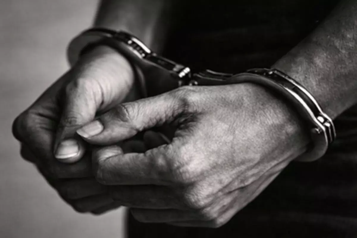 रियासी पुलिस ने अवैध शराब के साथ एक व्यक्ति को गिरफ्तार किया, मामला दर्ज रियासी पुलिस ने अवैध शराब के साथ एक व्यक्ति को गिरफ्तार किया, मामला दर्ज