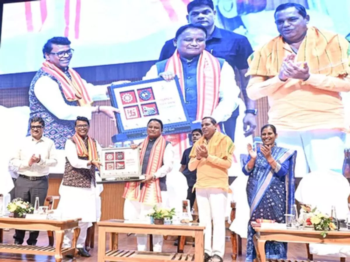ओडिशा के मुख्यमंत्री ने श्रमिकों की भूमिका की सराहना की, मजदूर दिवस पर वेतन वृद्धि की घोषणा ओडिशा के मुख्यमंत्री ने श्रमिकों की भूमिका की सराहना की, मजदूर दिवस पर वेतन वृद्धि की घोषणा