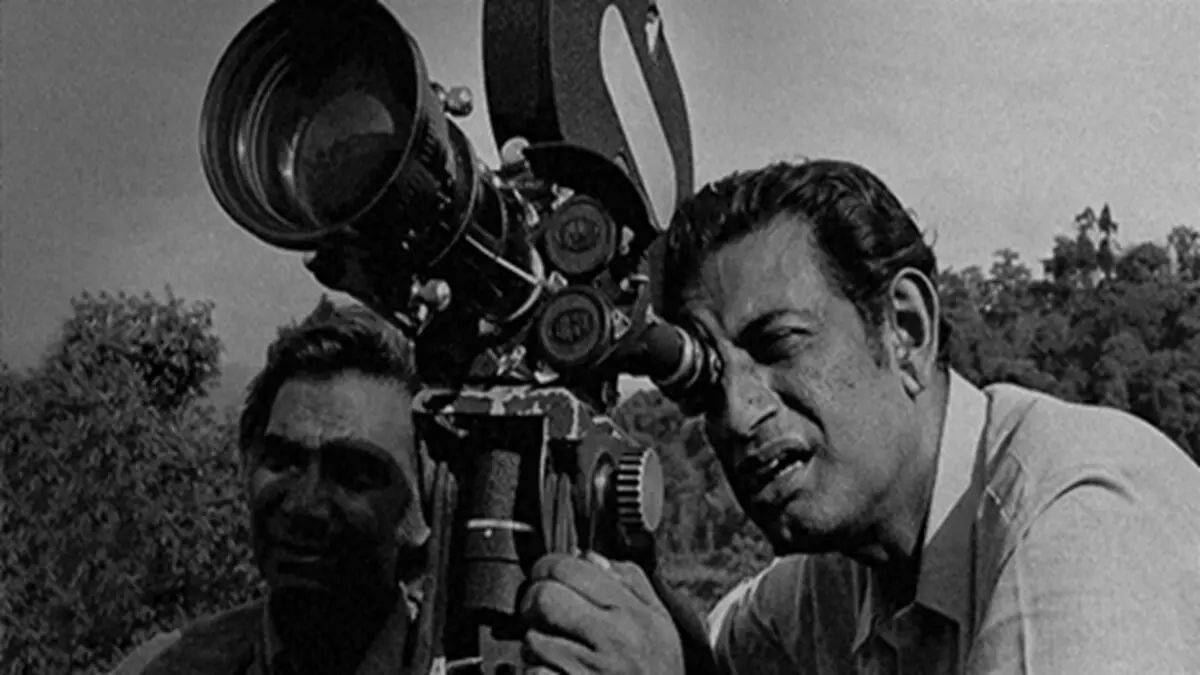 Satyajit Ray: इस डायरेक्टर ने करियर में जीते 36 नेशनल अवॉर्ड्स, झोली में ऑस्कर अवॉर्ड्स भी शामिल Satyajit Ray: इस डायरेक्टर ने करियर में जीते 36 नेशनल अवॉर्ड्स, झोली में ऑस्कर अवॉर्ड्स भी शामिल
