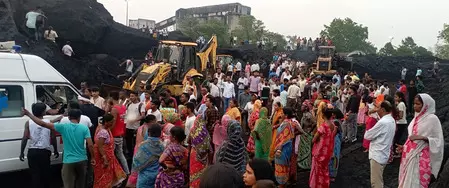 धनबाद की कोलियरी में स्लरी लोडिंग के दौरान मलबा धंसा, चार मजदूरों की मौत धनबाद की कोलियरी में स्लरी लोडिंग के दौरान मलबा धंसा, चार मजदूरों की मौत