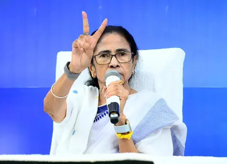 भाजपा अगर 500-700 वोटों से आगे हो, तो दोबारा गिनती की मांग करें: सीएम ममता भाजपा अगर 500-700 वोटों से आगे हो, तो दोबारा गिनती की मांग करें: सीएम ममता