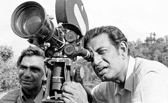 सत्यजीत रे : मानवीय संवेदनाओं को परदे पर जीवंत करने वाले फिल्मकार सत्यजीत रे : मानवीय संवेदनाओं को परदे पर जीवंत करने वाले फिल्मकार