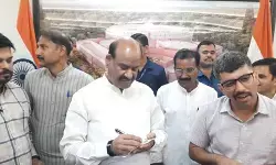 लोकसभा अध्यक्ष ओम बिरला ने अपने संसदीय क्षेत्र में सुनीं लोगों की समस्याएं लोकसभा अध्यक्ष ओम बिरला ने अपने संसदीय क्षेत्र में सुनीं लोगों की समस्याएं