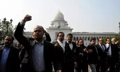 बांग्लादेश बार एसोसिएशन चुनाव: अवामी लीग से जुड़े वकीलों के नामांकन रद्द होने पर वैश्विक आलोचना बांग्लादेश बार एसोसिएशन चुनाव: अवामी लीग से जुड़े वकीलों के नामांकन रद्द होने पर वैश्विक आलोचना