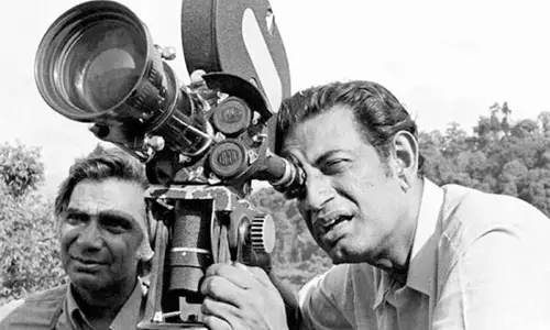 सत्यजीत रे : मानवीय संवेदनाओं को परदे पर जीवंत करने वाले फिल्मकार सत्यजीत रे : मानवीय संवेदनाओं को परदे पर जीवंत करने वाले फिल्मकार