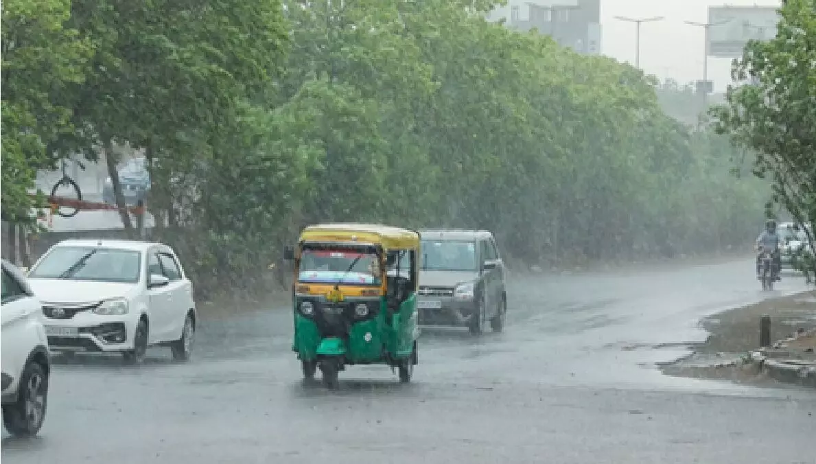 पश्चिमी विक्षोभ ला रहा आंधी-तूफान, दिल्ली से लेकर बिहार तक झमाझम बारिश पश्चिमी विक्षोभ ला रहा आंधी-तूफान, दिल्ली से लेकर बिहार तक झमाझम बारिश