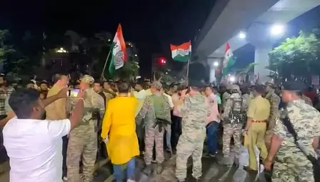 बंगाल चुनाव: बिधाननगर मतगणना केंद्र पर भारी बवाल, TMC और BJP कार्यकर्ताओं के बीच जमकर हुई झड़प बंगाल चुनाव: बिधाननगर मतगणना केंद्र पर भारी बवाल, TMC और BJP कार्यकर्ताओं के बीच जमकर हुई झड़प
