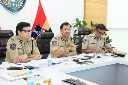 हैदराबाद पुलिस आयुक्त ने गौ रक्षकों को कानून अपने हाथ में न लेने की चेतावनी दी हैदराबाद पुलिस आयुक्त ने गौ रक्षकों को कानून अपने हाथ में न लेने की चेतावनी दी