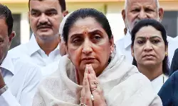 महाराष्ट्र की उपमुख्यमंत्री ने पीड़िता के परिवार से मुलाकात की, त्वरित सुनवाई का आश्वासन दिया