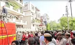 दिल्ली के विवेक विहार में भीषण अग्निकांड, AC में ब्लास्ट के बाद 9 लोगों की मौत
