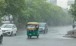 पश्चिमी विक्षोभ ला रहा आंधी-तूफान, दिल्ली से लेकर बिहार तक झमाझम बारिश पश्चिमी विक्षोभ ला रहा आंधी-तूफान, दिल्ली से लेकर बिहार तक झमाझम बारिश