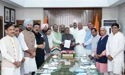 सीएम मान को बुलाकर कहें, दारू छोड़ो या कुर्सी, पंजाब के राज्यपाल से भाजपा नेताओं ने की मांग सीएम मान को बुलाकर कहें, दारू छोड़ो या कुर्सी, पंजाब के राज्यपाल से भाजपा नेताओं ने की मांग