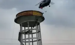 आसमान से उतरी देवदूत बनी वायुसेना: ऊंची टंकी पर फंसे बच्चों का हेलीकॉप्टर से सफल रेस्क्यू आसमान से उतरी देवदूत बनी वायुसेना: ऊंची टंकी पर फंसे बच्चों का हेलीकॉप्टर से सफल रेस्क्यू