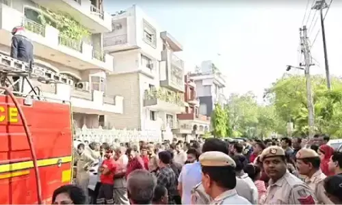 दिल्ली के विवेक विहार में भीषण अग्निकांड, AC में ब्लास्ट के बाद 9 लोगों की मौत दिल्ली के विवेक विहार में भीषण अग्निकांड, AC में ब्लास्ट के बाद 9 लोगों की मौत