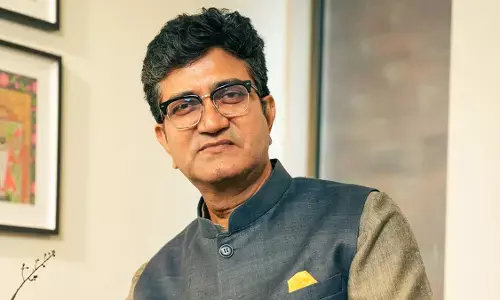 प्रसून जोशी बने प्रसार भारती के नए अध्यक्ष, सरकार ने की नियुक्ति की घोषणा प्रसून जोशी बने प्रसार भारती के नए अध्यक्ष, सरकार ने की नियुक्ति की घोषणा