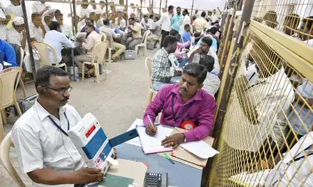 तमिलनाडु चुनाव: कल आने वाले नतीजों से पहले मतगणना केंद्रों पर 18,000 पुलिसकर्मी तैनात तमिलनाडु चुनाव: कल आने वाले नतीजों से पहले मतगणना केंद्रों पर 18,000 पुलिसकर्मी तैनात