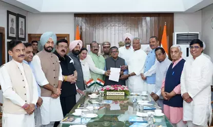 सीएम मान को बुलाकर कहें, दारू छोड़ो या कुर्सी, पंजाब के राज्यपाल से भाजपा नेताओं ने की मांग सीएम मान को बुलाकर कहें, दारू छोड़ो या कुर्सी, पंजाब के राज्यपाल से भाजपा नेताओं ने की मांग