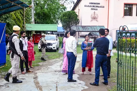 चार राज्यों में चुनावी रण: बंगाल से केरल तक कांटे की टक्कर, क्या इस बार बदलेगा सत्ता का समीकरण? चार राज्यों में चुनावी रण: बंगाल से केरल तक कांटे की टक्कर, क्या इस बार बदलेगा सत्ता का समीकरण?