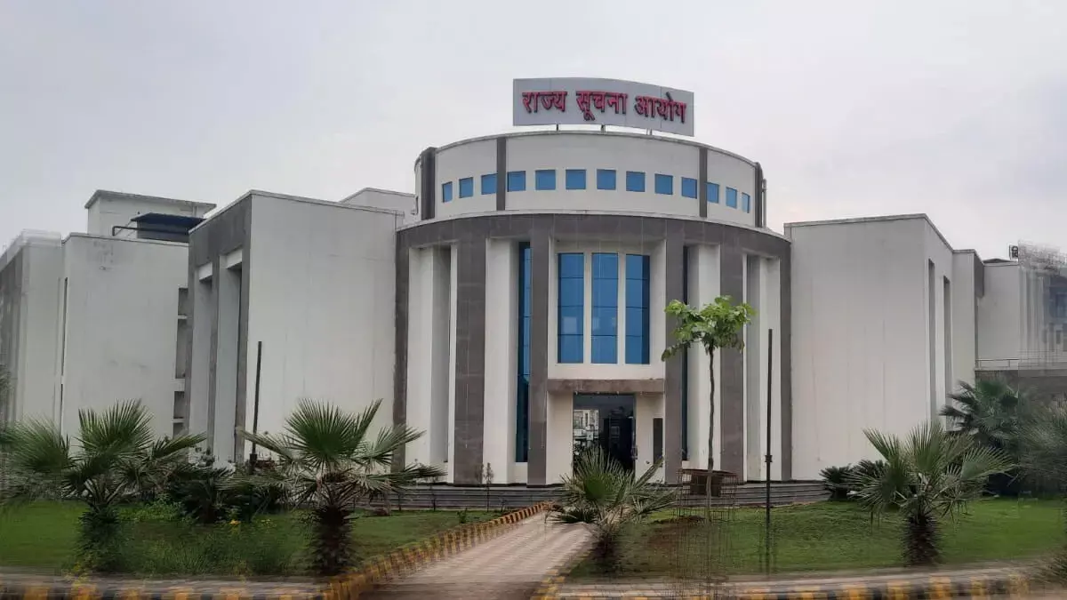 ढाई लाख अधिकारियों पर जुर्माना और वसूली के आदेश ढाई लाख अधिकारियों पर जुर्माना और वसूली के आदेश