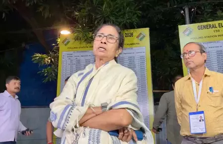 ममता बनर्जी की कार्यकर्ताओं से अपील, कहा-भाजपा के इशारे पर हो रही है लोड-शेडिंग, मतगणना केंद्रों पर रखें पैनी नजर ममता बनर्जी की कार्यकर्ताओं से अपील, कहा-भाजपा के इशारे पर हो रही है लोड-शेडिंग, मतगणना केंद्रों पर रखें पैनी नजर