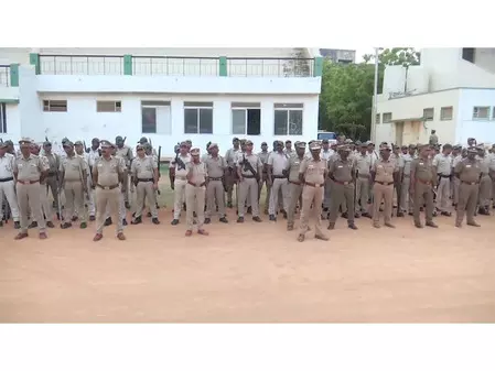 तमिलनाडु में फैसले का इंतजार, कड़ी सुरक्षा के बीच शुरू हुई वोटों की गिनती तमिलनाडु में फैसले का इंतजार, कड़ी सुरक्षा के बीच शुरू हुई वोटों की गिनती