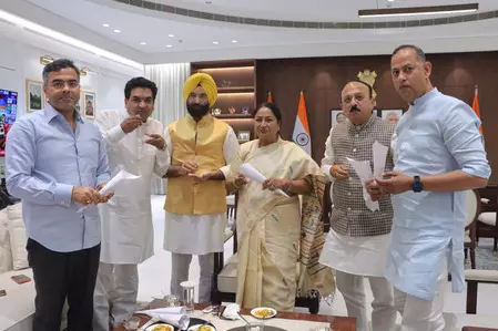 मंत्री प्रवेश वर्मा ने बंगाल और असम में भाजपा की जीत पर जताई खुशी, जलेबी और झालमुड़ी बांटी मंत्री प्रवेश वर्मा ने बंगाल और असम में भाजपा की जीत पर जताई खुशी, जलेबी और झालमुड़ी बांटी