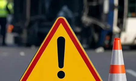 रोहतास में बस-कंटेनर की जोरदार टक्कर, पांच लोगों की मौत, 10 की हालत गंभीर रोहतास में बस-कंटेनर की जोरदार टक्कर, पांच लोगों की मौत, 10 की हालत गंभीर