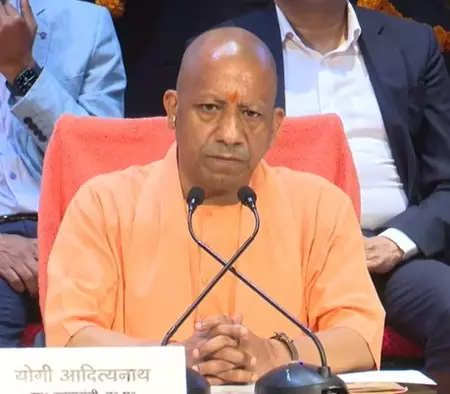 उत्तर प्रदेश में आंधी-तूफान और बिजली गिरने से 18 लोगों की मौत, सीएम योगी ने जारी किए निर्देश उत्तर प्रदेश में आंधी-तूफान और बिजली गिरने से 18 लोगों की मौत, सीएम योगी ने जारी किए निर्देश