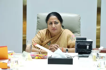 दिल्ली की मुख्यमंत्री रेखा गुप्ता ने वोकेशनल टीचर्स के वेतन में वृद्धि की घोषणा की दिल्ली की मुख्यमंत्री रेखा गुप्ता ने वोकेशनल टीचर्स के वेतन में वृद्धि की घोषणा की