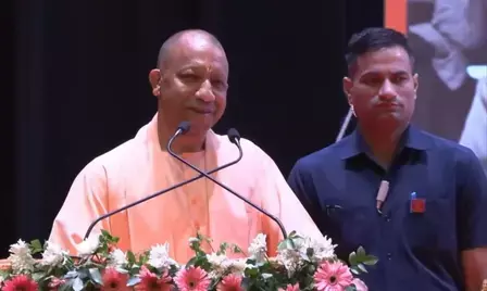यूपी : शिक्षामित्र के कार्यक्रम में बोले सीएम योगी- संवाद से समाधान, टकराव से नहीं यूपी : शिक्षामित्र के कार्यक्रम में बोले सीएम योगी- संवाद से समाधान, टकराव से नहीं