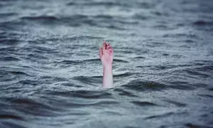 राजस्थान: बांसवाड़ा की माही नदी में नाव पलटने से हुआ हादसा, दो लोग लापता राजस्थान: बांसवाड़ा की माही नदी में नाव पलटने से हुआ हादसा, दो लोग लापता