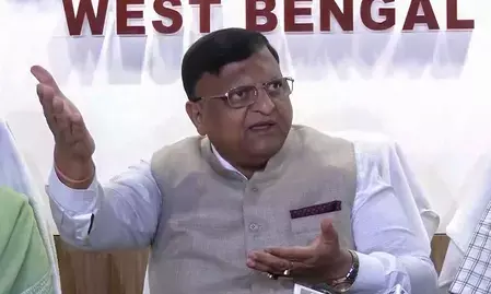 किसी राजनीतिक दल का सेवक नहीं: बंगाल के सीईओ का ममता बनर्जी को करारा जवाब किसी राजनीतिक दल का सेवक नहीं: बंगाल के सीईओ का ममता बनर्जी को करारा जवाब