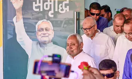 बिहार: नीतीश कुमार ने पटना में जदयू कार्यालय का अचानक दौरा किया
