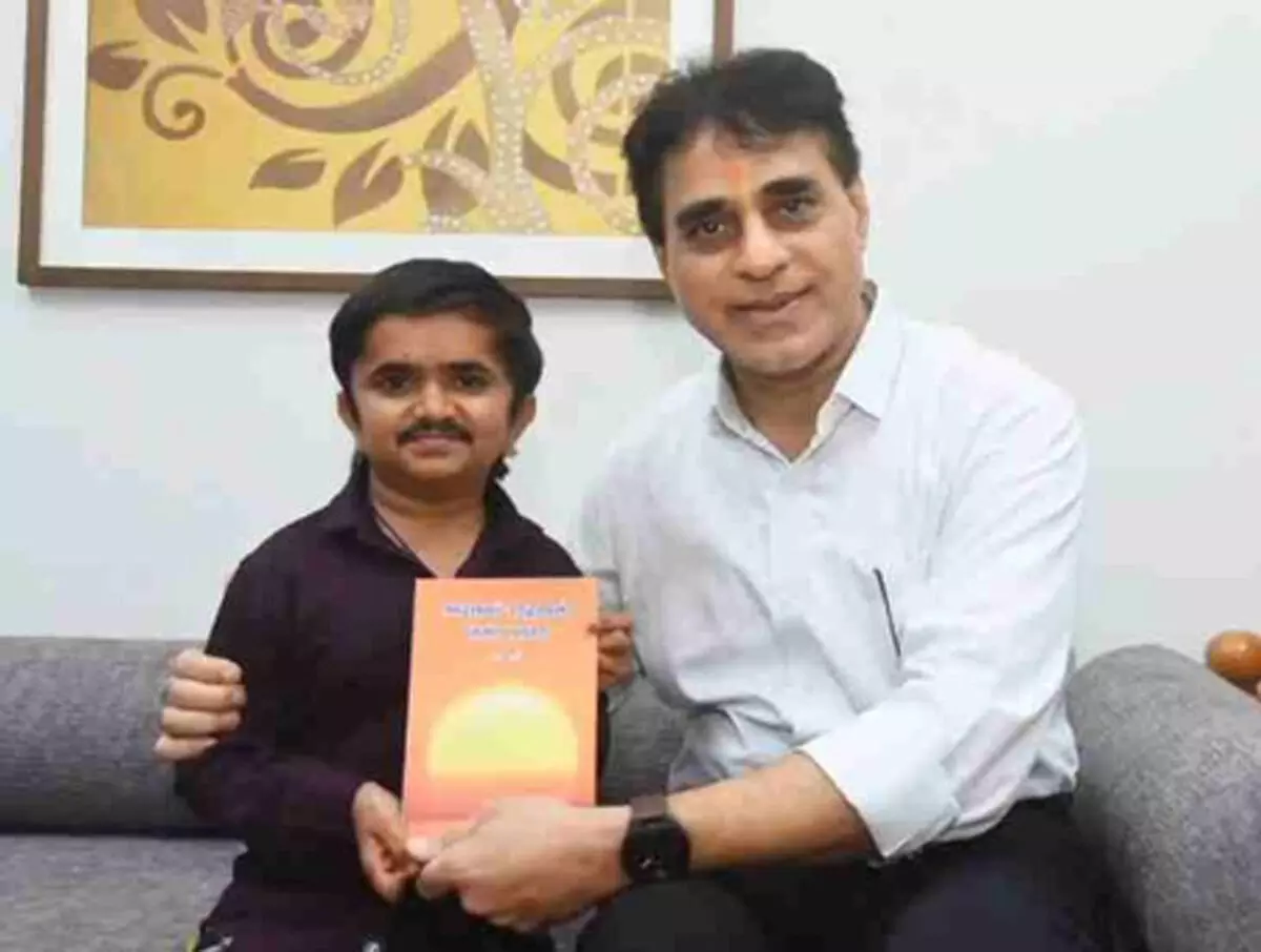 गुजरात के स्वास्थ्य मंत्री ने डॉ. गणेश बरैया को किया सम्मानित, युवाओं के लिए बताया प्रेरणा गुजरात के स्वास्थ्य मंत्री ने डॉ. गणेश बरैया को किया सम्मानित, युवाओं के लिए बताया प्रेरणा