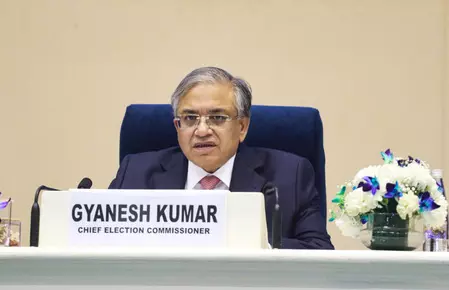 पश्चिम बंगाल हिंसा पर ज्ञानेश कुमार का सख्त आदेश, दिए तुरंत गिरफ्तारी के निर्देश पश्चिम बंगाल हिंसा पर ज्ञानेश कुमार का सख्त आदेश, दिए तुरंत गिरफ्तारी के निर्देश