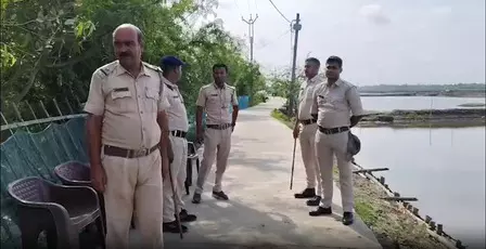 पश्चिम बंगाल: संदेशखाली में चुनाव के बाद हिंसा, गोलीबारी में पुलिस और केंद्रीय बलों के 5 जवान घायल पश्चिम बंगाल: संदेशखाली में चुनाव के बाद हिंसा, गोलीबारी में पुलिस और केंद्रीय बलों के 5 जवान घायल
