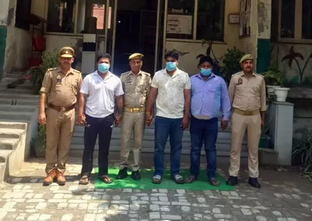 नोएडा में पार्किंग विवाद ने लिया हिंसक रूप, मारपीट के मामले में तीन आरोपी गिरफ्तार नोएडा में पार्किंग विवाद ने लिया हिंसक रूप, मारपीट के मामले में तीन आरोपी गिरफ्तार