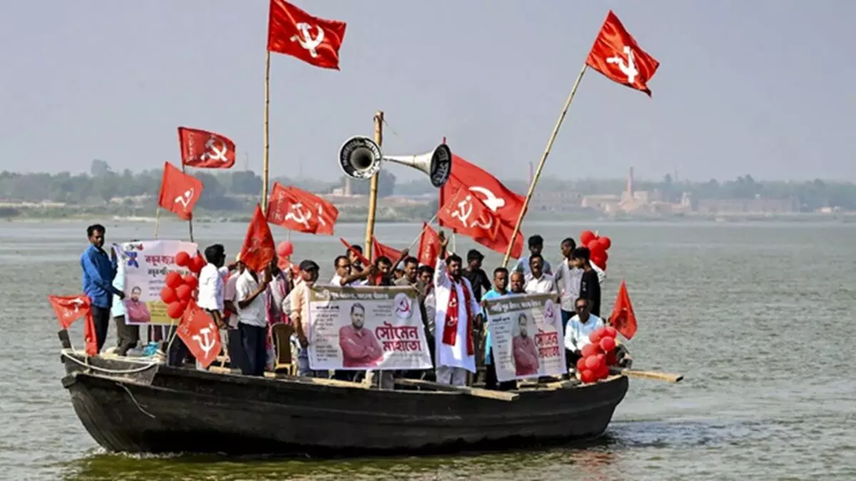 बंगाल में बीजेपी की जीत के बीच वाम खेमे में जश्न- ‘हार में भी उम्मीद’ की नई कहानी बंगाल में बीजेपी की जीत के बीच वाम खेमे में जश्न- ‘हार में भी उम्मीद’ की नई कहानी