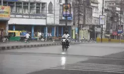 मध्य प्रदेश: अगले 24 घंटों में गरज, ओलावृष्टि और तेज हवाएं चलने की संभावना मध्य प्रदेश: अगले 24 घंटों में गरज, ओलावृष्टि और तेज हवाएं चलने की संभावना