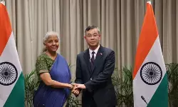 भारत और वियतनाम के वित्त मंत्रियों के बीच हुई अहम बैठक, व्यापक रणनीतिक साझेदारी को और मजबूत करने पर जोर भारत और वियतनाम के वित्त मंत्रियों के बीच हुई अहम बैठक, व्यापक रणनीतिक साझेदारी को और मजबूत करने पर जोर