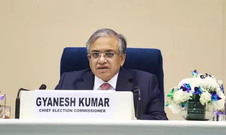 पश्चिम बंगाल हिंसा पर ज्ञानेश कुमार का सख्त आदेश, दिए तुरंत गिरफ्तारी के निर्देश पश्चिम बंगाल हिंसा पर ज्ञानेश कुमार का सख्त आदेश, दिए तुरंत गिरफ्तारी के निर्देश
